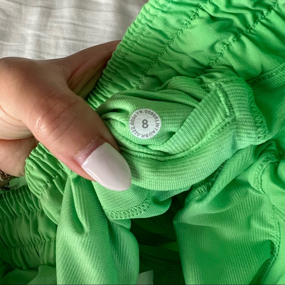 NWT Lululemon Scream Green Hotty Hot LR Shorts 2.5” Inseam - Picture 4 of 4